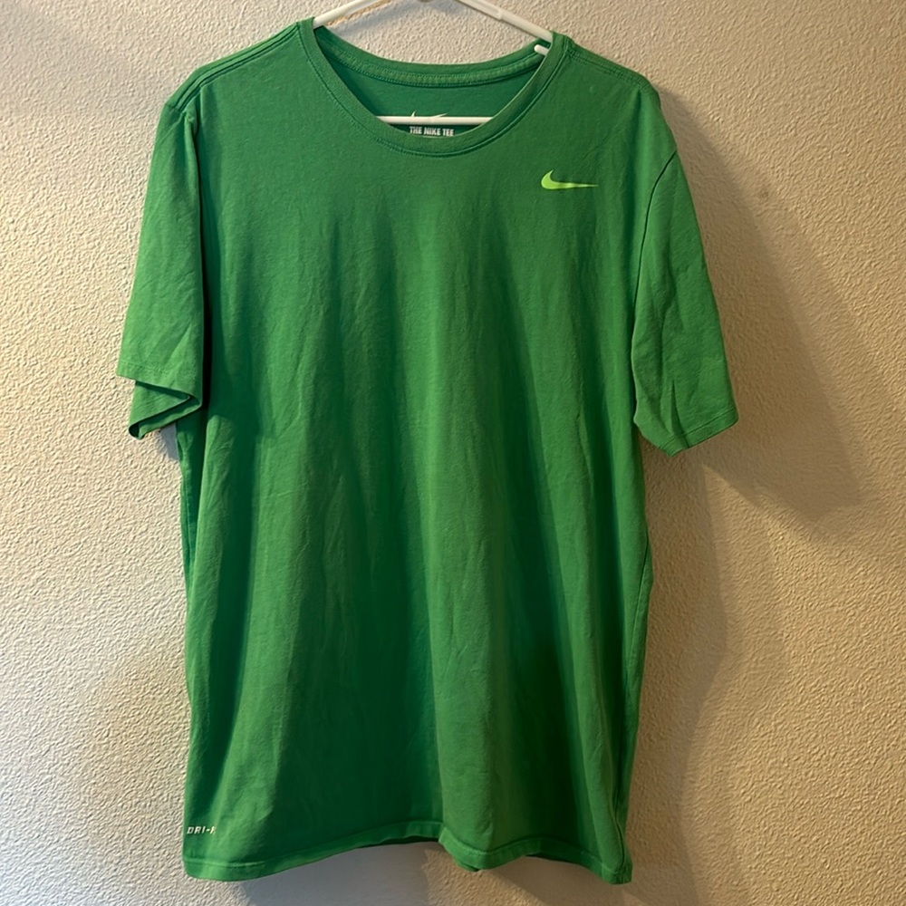 Nike athletic cut green basic tee size XL